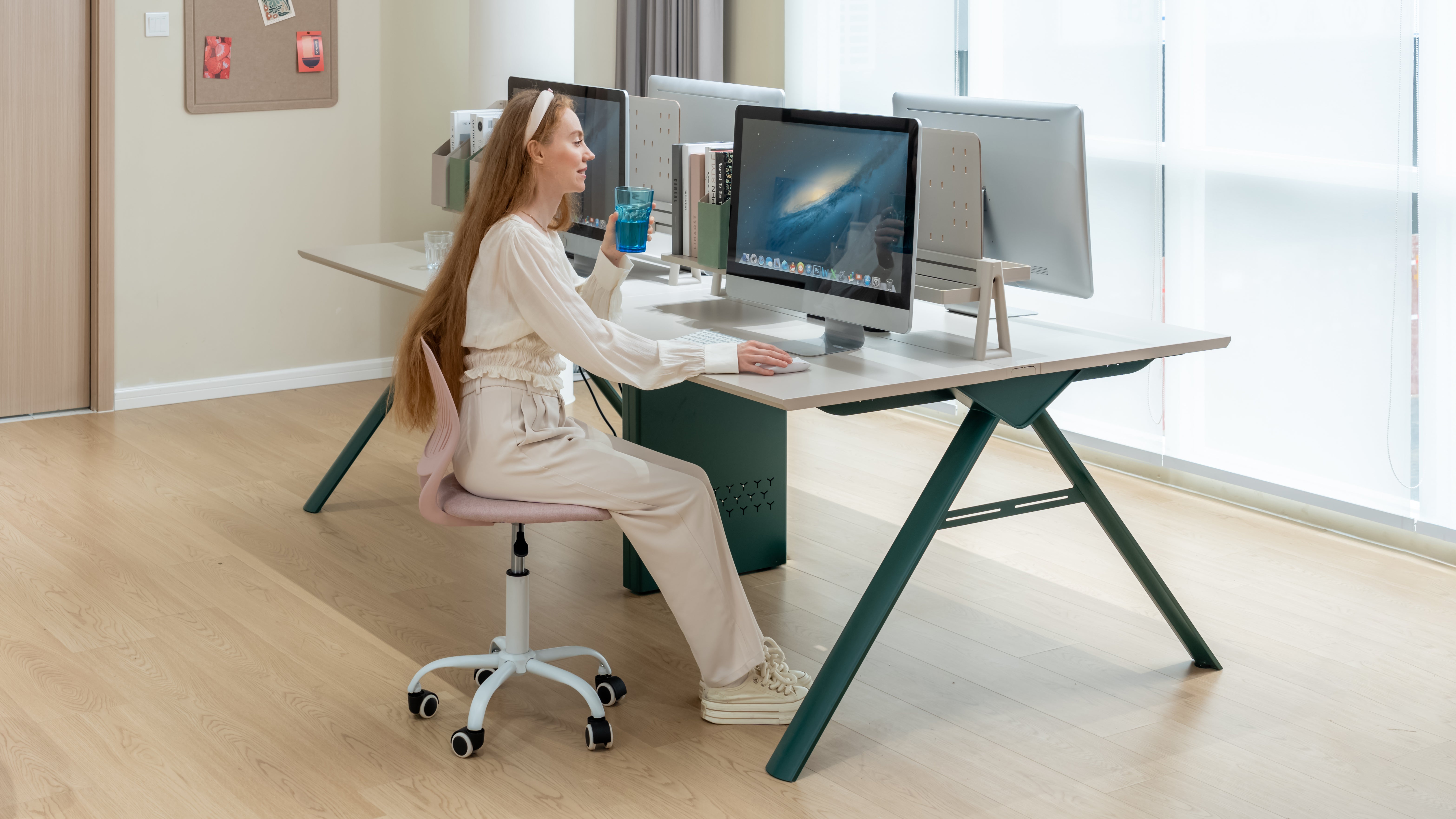 FurnitureR Adjustable Pink Swivel Task Chair with Breathable Back and Padded Seat, Kids & Home Office Chair