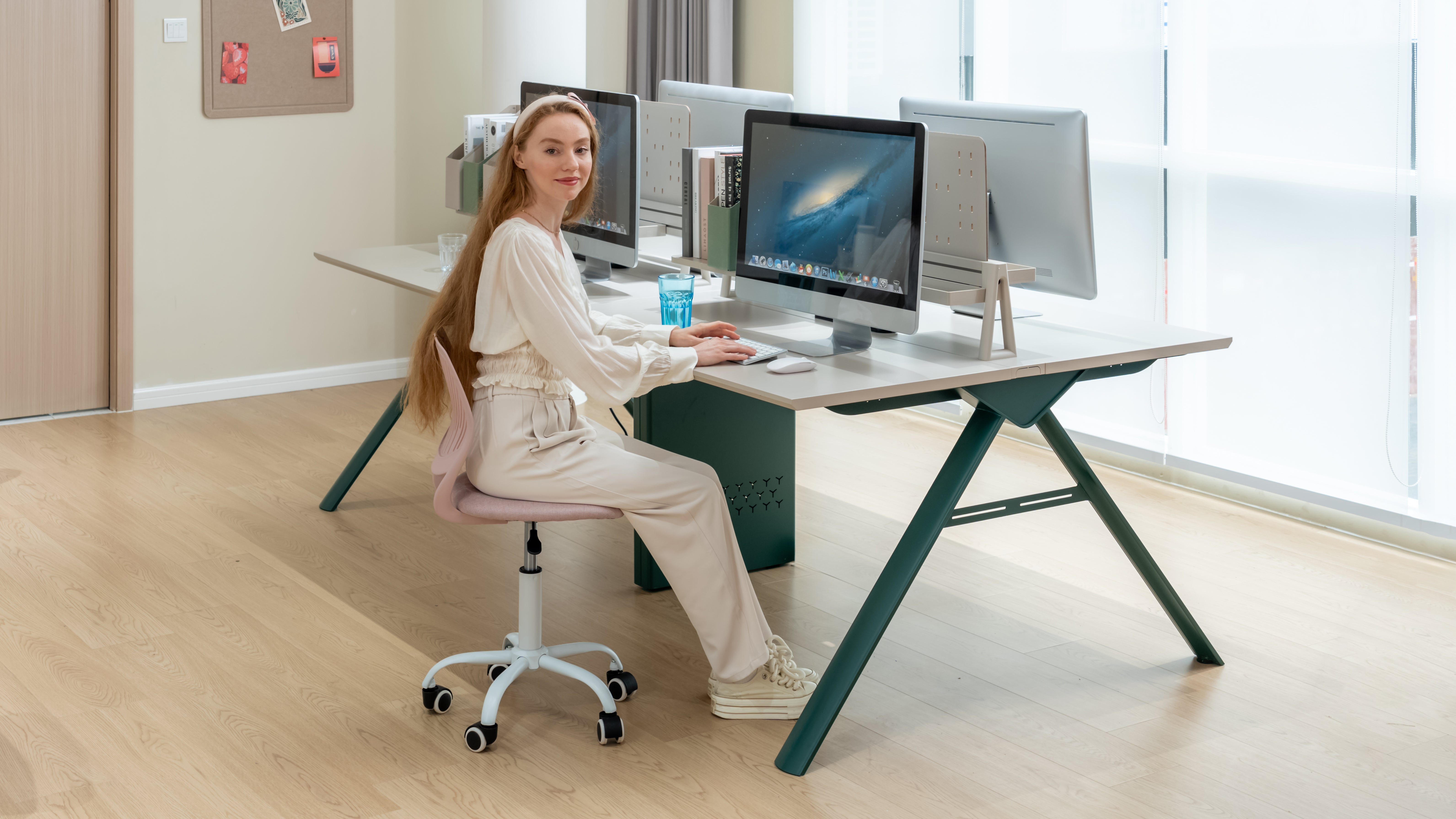 FurnitureR Adjustable Pink Swivel Task Chair with Breathable Back and Padded Seat, Kids & Home Office Chair